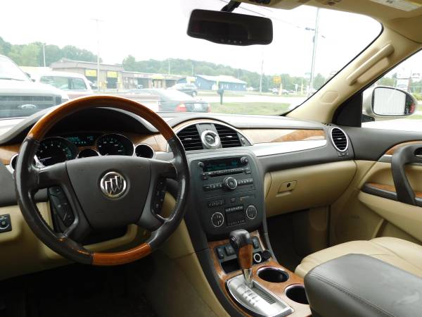 ALL WHEEL DRIVE!!...2010 Buick Enclave CXL!!!..LEATHER INTERIOR!!! for sale in Battle Creek, MI – photo 11