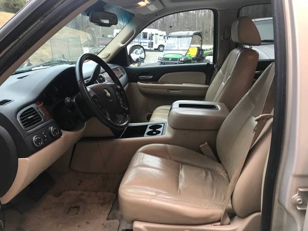 2007 Chevy Tahoe LTZ 4WD - cars & trucks - by owner - vehicle... for sale in Earlysville, VA – photo 7