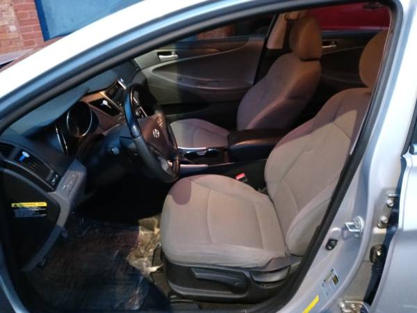 2011 Hyunday Sonata 4 cil - cars & trucks - by owner - vehicle... for sale in Chicago, IL – photo 11