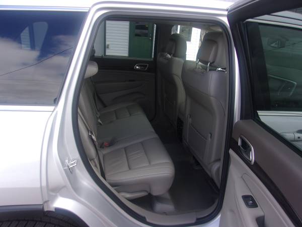 2011 Jeep Grand Cherokee Laredo 4WD - - by dealer for sale in Zimmerman, MN – photo 9