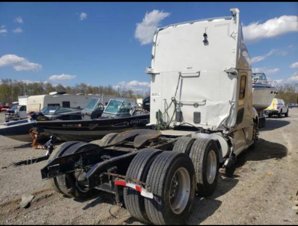 2019 Kenworth t680! 196k miles AUCTION! for sale in Pittsburgh, PA – photo 4