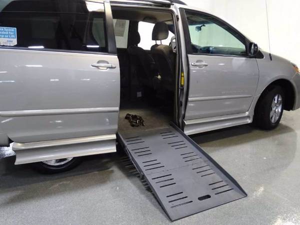 2010 Toyota Sienna LE Mobility Upgrade and Prep Package - cars &... for sale in Skokie, IL – photo 13