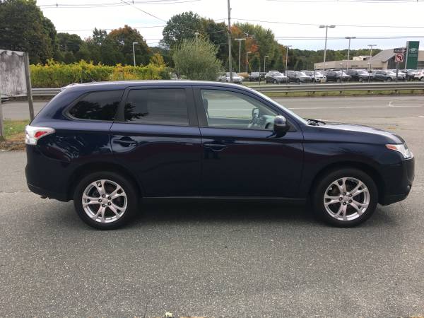2014 Mitsubishi Outlander 4 Wheel Dr. SUV with a nice option package. for sale in Peabody, MA – photo 3