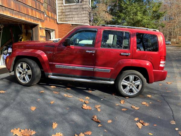 2012 Jeep Liberty - cars & trucks - by owner - vehicle automotive sale for sale in CORTLANDT MANOR, NY – photo 4