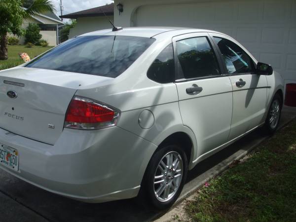 2009 Ford Focus - cars & trucks - by owner - vehicle automotive sale for sale in Cape Coral, FL – photo 3