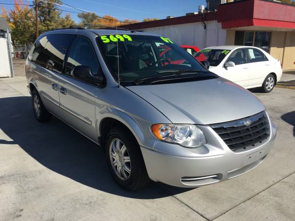 2007 Chrysler Town Country, Stow and go , Dvd player for sale in Best Buy Auto Boise, ID – photo 2
