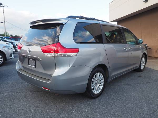 2013 Toyota Sienna XLE 7-Passenger Auto Access Seat for sale in Frederick, MD – photo 3