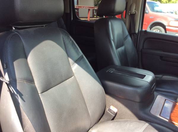 travel ready 3rd row new tires 2010 chevrolet suburban LTZ - cars &... for sale in Independence, MO – photo 14