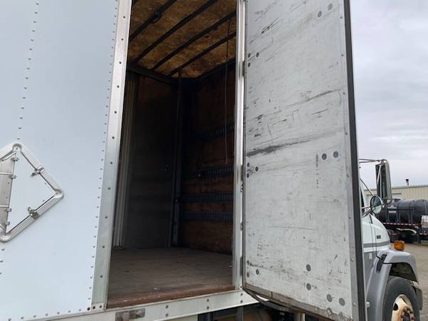 Freightliner w/curtain side box for sale in Ferndale, WA – photo 6