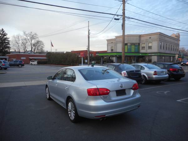 2011 VW JETTA 2.5 SEL LEATHER, SUNROOF. - cars & trucks - by dealer... for sale in Whitman, MA – photo 4