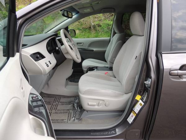 2011 Toyota Sienna LE 8-Passenger Dependable Quality Van Back for sale in binghamton, NY – photo 21