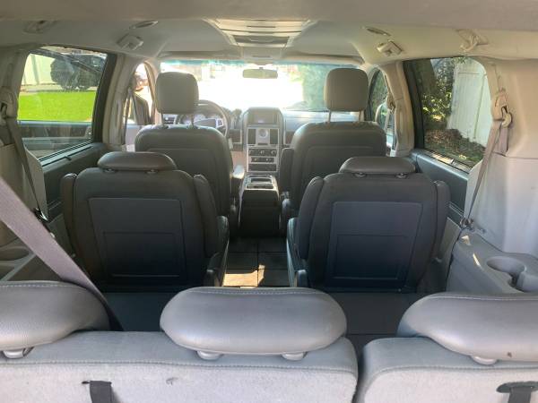 2009 CHRYSLER MINI VAN - cars & trucks - by owner - vehicle... for sale in Ronkonkoma, NY – photo 8
