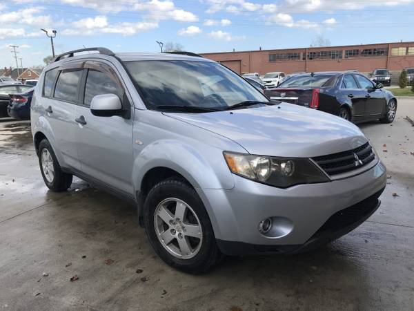 2007 Mitsubishi Outlander - cars & trucks - by dealer - vehicle... for sale in Dearborn, MI – photo 2
