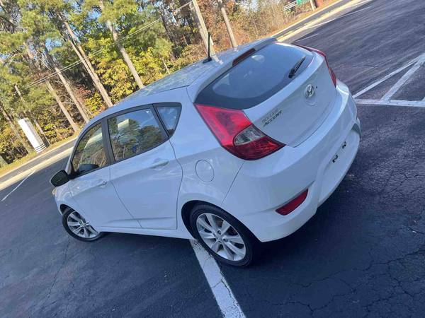 2013 Hyundai Accent SE Hatchback ** 40kmiles!! 1 Owner !! - cars &... for sale in Peachtree Corners, GA – photo 3