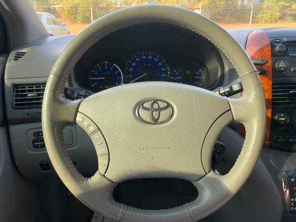 2010 Toyota Sienna XLE Entertainment 1-Owner Captain Chairs All Power for sale in Jeffersonville, KY – photo 10