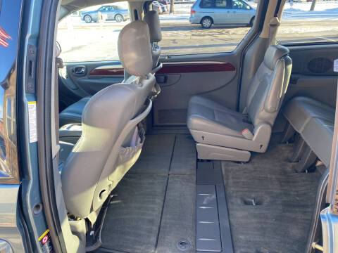 2005 Chrysler Town & Country Minivan Clean Carfax Leather for sale in Nampa, ID – photo 9