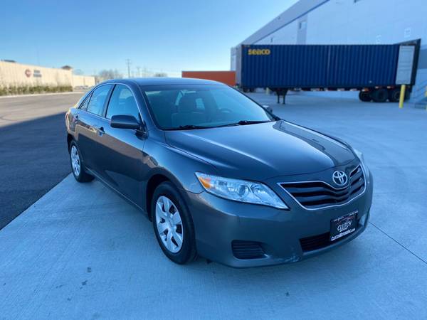 2011 Toyota Camry CLEAN - cars & trucks - by owner - vehicle... for sale in Lake Bluff, IL – photo 3