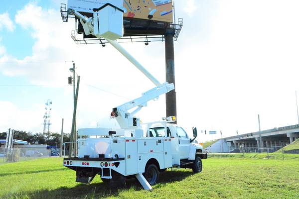 2009 GMC C5500 ALTEC BUCKET TRUCK 4X4 42FT - - by for sale in Hollywood, FL – photo 6