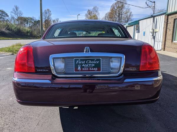 2008 LINCOLN TOWN CAR SIGNATURE L, 4.6 V8, LOW MILES - cars & trucks... for sale in Greenville, SC – photo 6