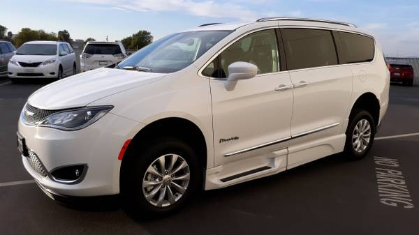 2019 Chrysler Pacifica * Wheelchair van* Handicap Accessible* - cars... for sale in Concord, CA – photo 5