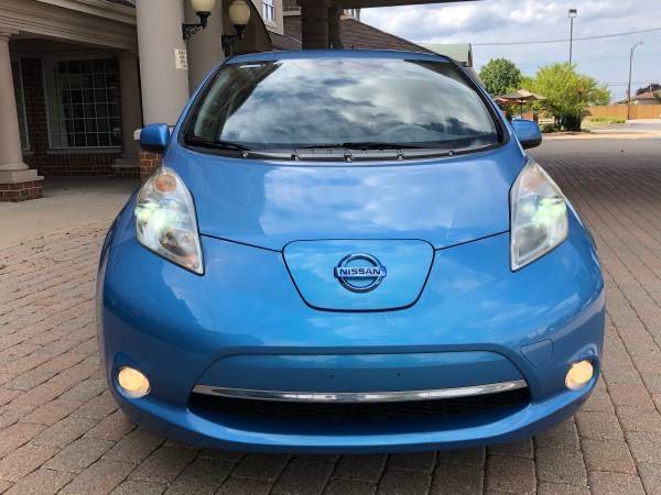 2011 NISSAN LEAF 54,000 miles - cars & trucks - by dealer - vehicle... for sale in Chicago, IL – photo 4