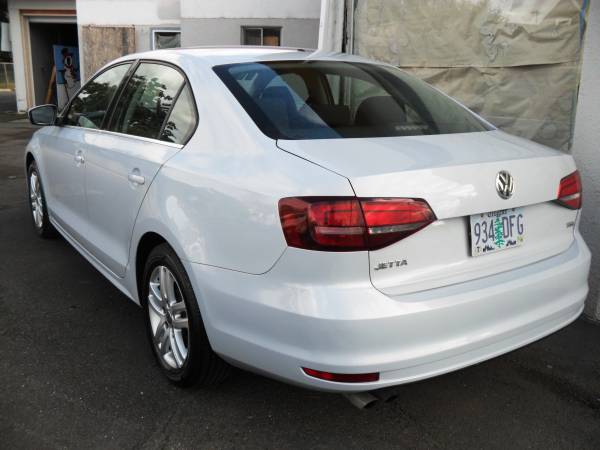 2017 Volkswagon Jetta - cars & trucks - by owner - vehicle... for sale in Woodburn, OR – photo 3
