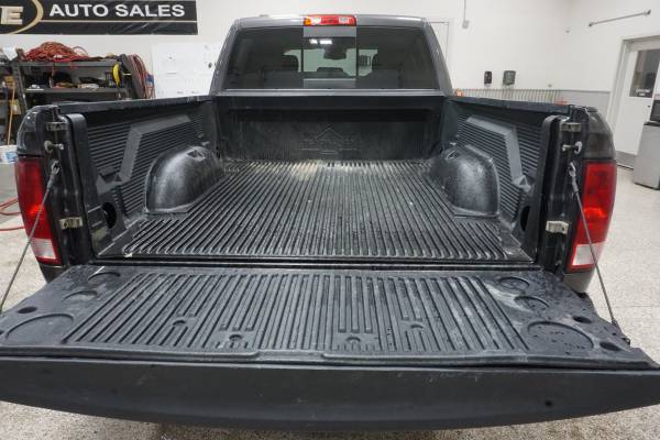 **Seats Six/Great Deal** 2017 Ram 1500 SLT - cars & trucks - by... for sale in Ammon, ID – photo 7