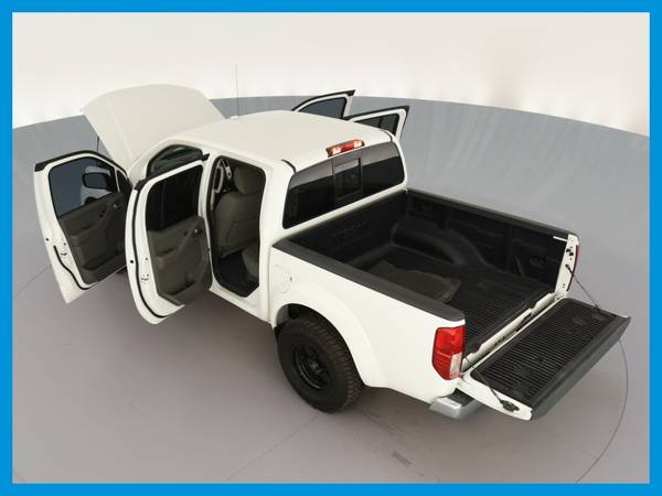 2018 Nissan Frontier Crew Cab SV Pickup 4D 5 ft pickup White for sale in Saint Joseph, MO – photo 17