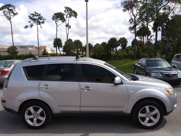 2007 Mitsubishi Outlander 3rd Row for sale in West Palm Beach, FL – photo 2