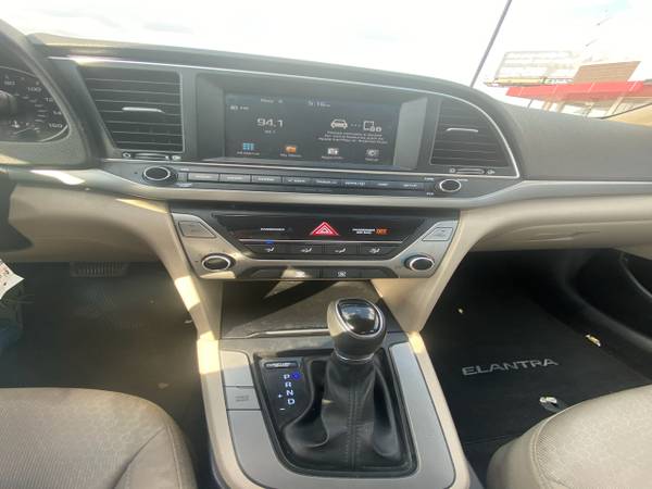 2017 Hyundai Elantra SE 2 0L Auto (Ulsan) Ltd Avail - cars & for sale in Omaha, NE – photo 16