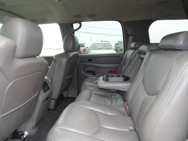 2006 Chevrolet Suburban 1500 4WD - - by dealer for sale in Spencerport, NY – photo 11