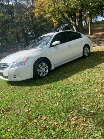 2011 Nissan Altima SL - cars & trucks - by owner - vehicle... for sale in Laurel, MS – photo 2