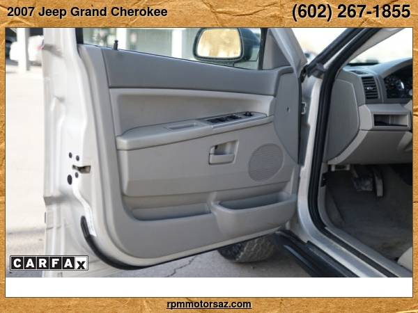 2007 Jeep Grand Cherokee Laredo 4WD - cars & trucks - by dealer -... for sale in Phoenix, AZ – photo 9