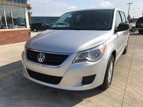 2009 *Volkswagen* *Routan* *S* - cars & trucks - by dealer - vehicle... for sale in Medina, OH – photo 3