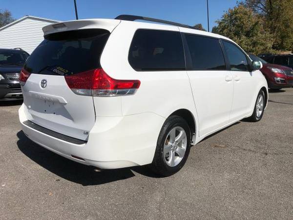 2012 Toyota Sienna 5dr 7-Pass Van V6 LE FWD (Natl) - cars & trucks -... for sale in Knoxville, TN – photo 7