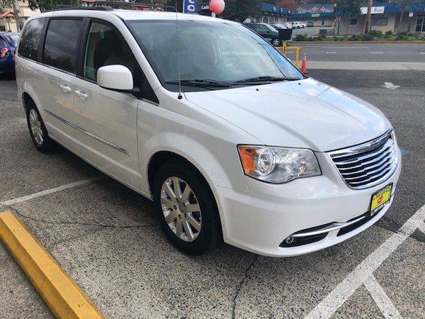2014 Chrysler Town Country Touring Financing Available! for sale in Federal Way, WA – photo 6