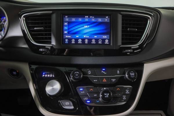 2020 Chrysler Pacifica, Brilliant Black Crystal Pearlcoat - cars &... for sale in Wall, NJ – photo 16