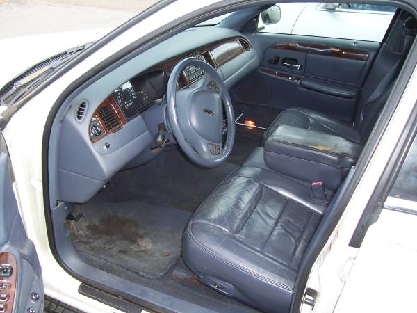 2000 LINCOLN TOWN CAR SIGNATURE - cars & trucks - by owner - vehicle... for sale in New Milford, CT – photo 7