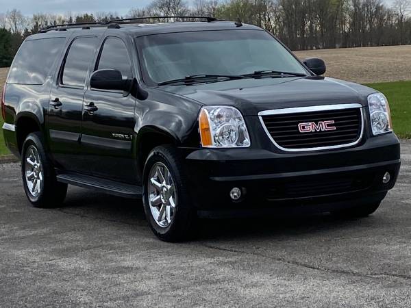 2007 GMC Yukon CL SLT 4X4 3rd Row Leather NICE! 11, 500 - cars & for sale in Chesterfield Indiana, IN – photo 4
