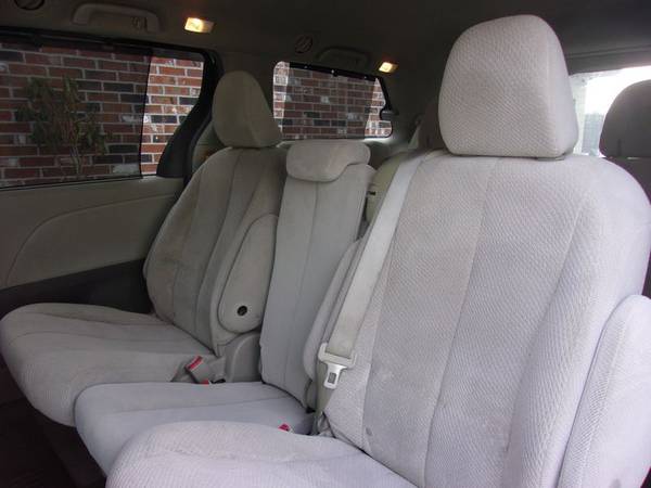 2014 Toyota Sienna LE 8-Seat, 101k Miles, White/Grey, P Doors for sale in Franklin, VT – photo 11