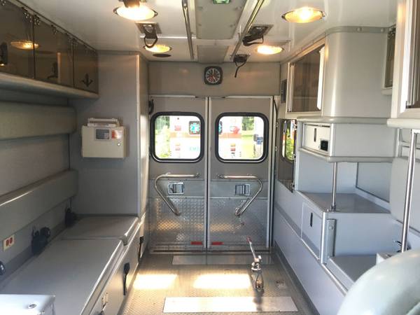 2005 Ford E450 Ambulance for sale in WOODLAWN, IL – photo 20
