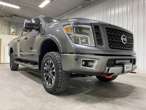 2017 Nissan TITAN XD Crew Cab - Small Town & Family Owned! Excellent for sale in Wahoo, NE – photo 6
