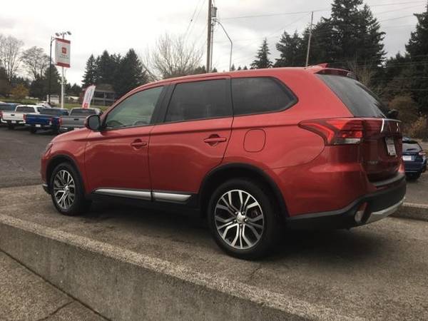 2018 Mitsubishi Outlander 4x4 4WD SE S-AWC SUV - cars & trucks - by... for sale in Vancouver, OR – photo 4