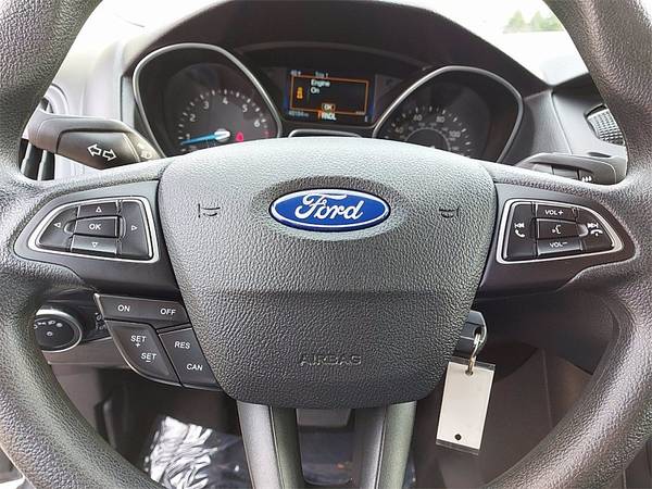 2018 Ford Focus 4d Sedan SE - cars & trucks - by dealer - vehicle... for sale in Cincinnati, OH – photo 11
