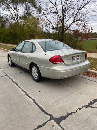 2006 Ford Taurus 142k miles - cars & trucks - by owner - vehicle... for sale in milwaukee, WI – photo 2