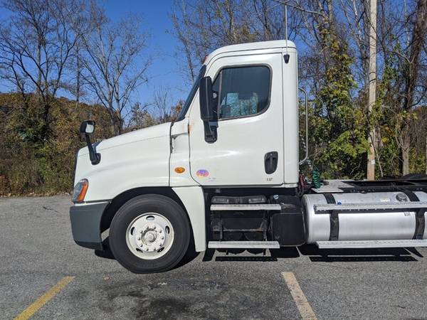 2013 Freightliner Cascadia Day Cab - cars & trucks - by dealer -... for sale in Wappingers Falls, OH – photo 15