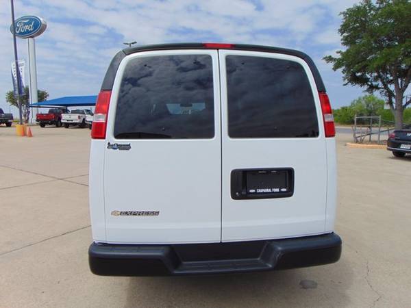 2019 Chevy Express Passenger Ls ( Mileage: 10, 990! for sale in Devine, TX – photo 9