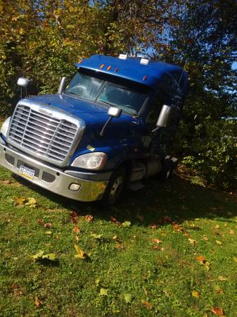 2010 freightliner $8,000 or best offer for sale in Ashley, PA – photo 4