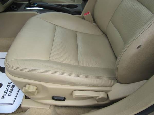 2006 Ford Fusion V6 SEL - cars & trucks - by dealer - vehicle... for sale in Marion, IA – photo 15