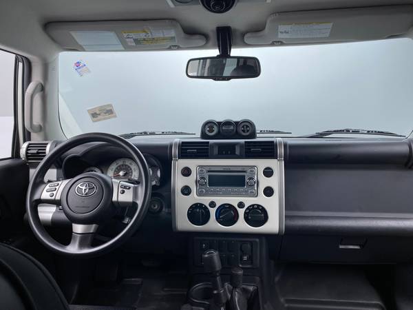 2014 Toyota FJ Cruiser Sport Utility 2D suv White - FINANCE ONLINE -... for sale in Syracuse, NY – photo 20